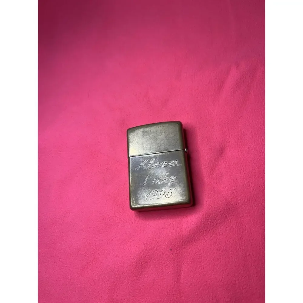 Zippo lighter vertical